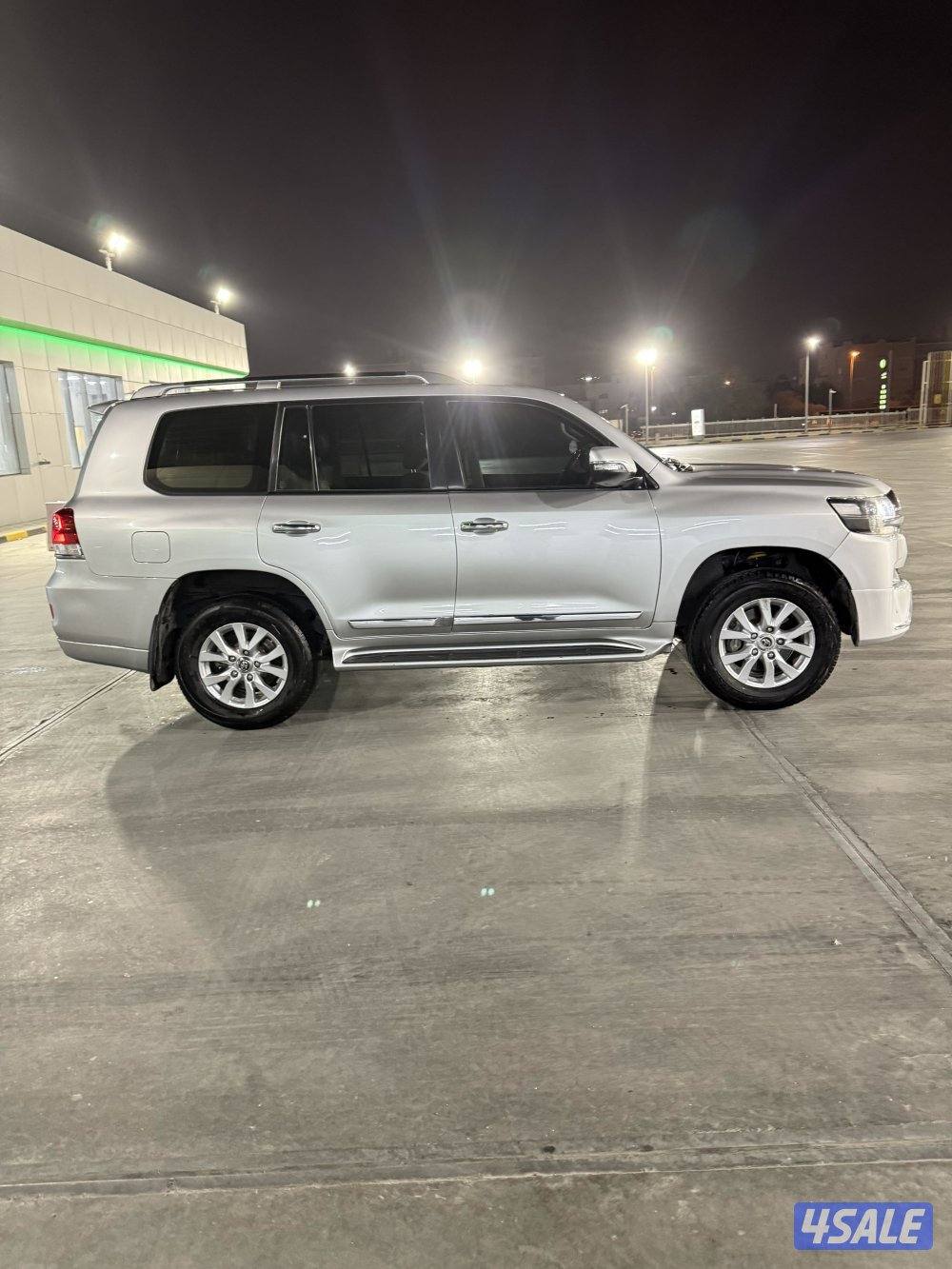 لاند كروز 2018 نظيف جدا3