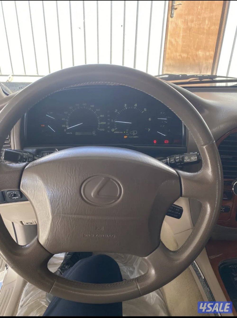 للبيع جيب لكزس موديل 1998 مسرفس بالكامل ونظيف جدااملاحضه تنجيد كشن خلف5