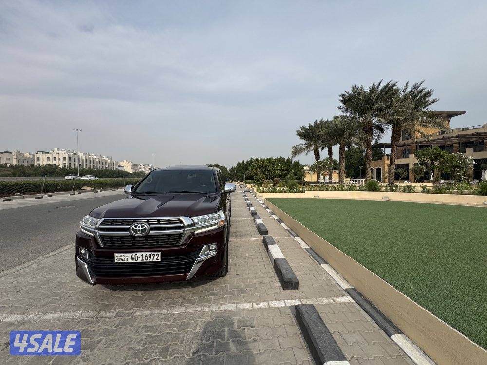 لاند كروزر GXR 8 سلندر الساير موديل 2016 ماشي 220 فقط0