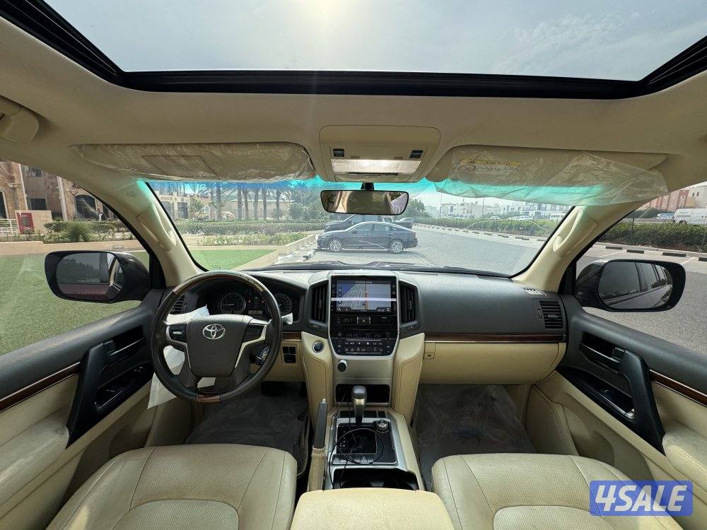 لاند كروزر GXR 8 سلندر الساير موديل 2016 ماشي 220 فقط3