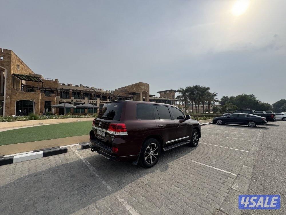 لاند كروزر GXR 8 سلندر الساير موديل 2016 ماشي 220 فقط5
