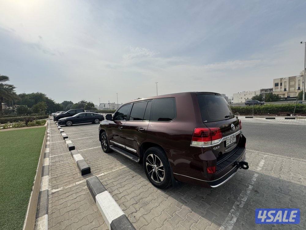 لاند كروزر GXR 8 سلندر الساير موديل 2016 ماشي 220 فقط6