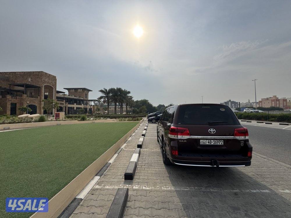 لاند كروزر GXR 8 سلندر الساير موديل 2016 ماشي 220 فقط7