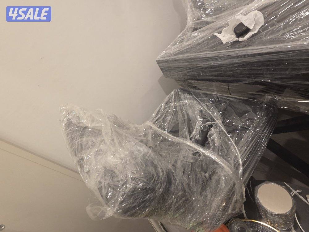 للبيع طاولة مكياج مع كرسيها استعمال خفيف للبيع لي ظرف طارئ ضروري جدا0