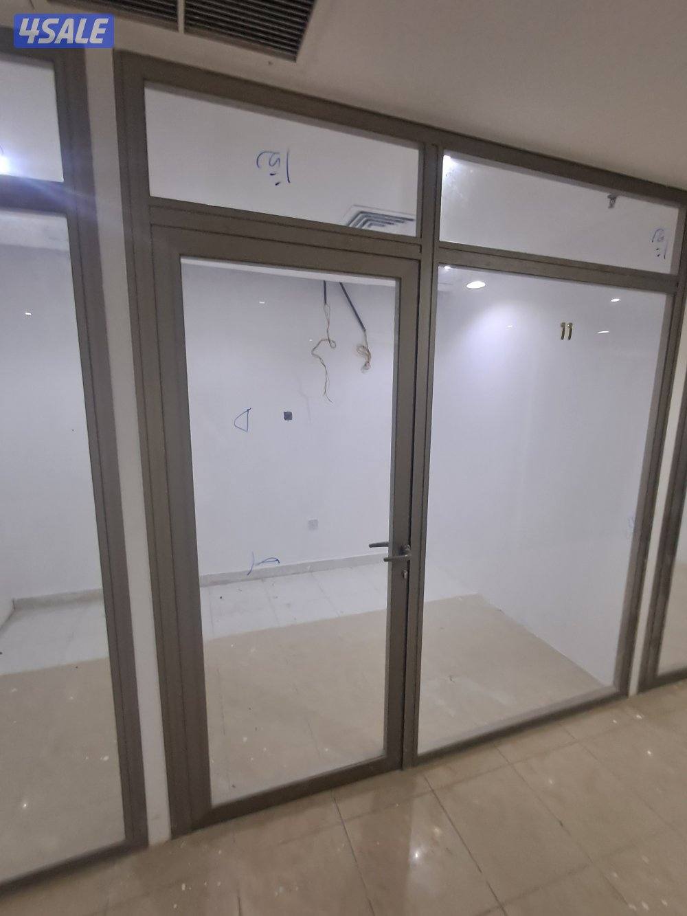 مكاتب للايجار سرداب بالقلبله خلف مطعم فريج صويلح2