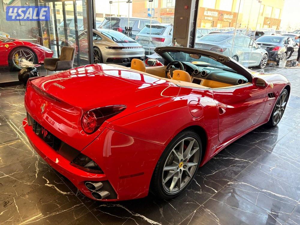 فيراري كاليفورنيا8