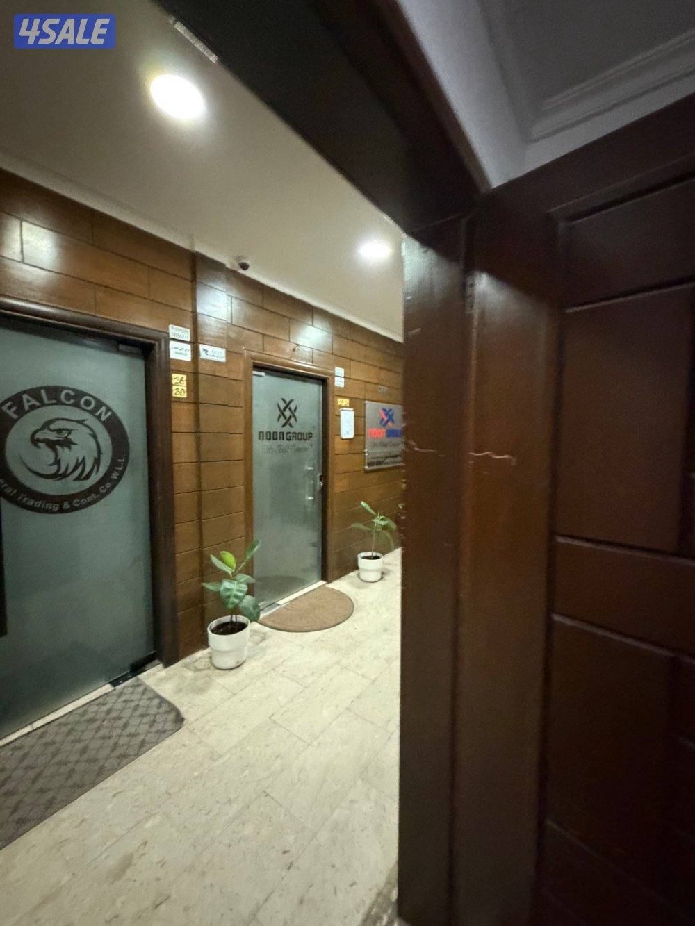 مكتب في مجمع المناور الفروانيه يصلح لجميع الانشطه2