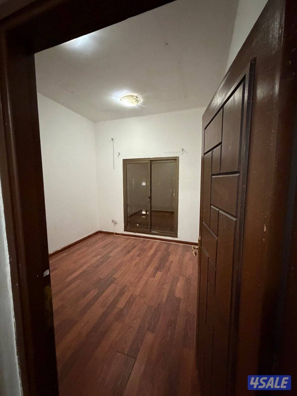 مكتب في مجمع المناور الفروانيه يصلح لجميع الانشطه3