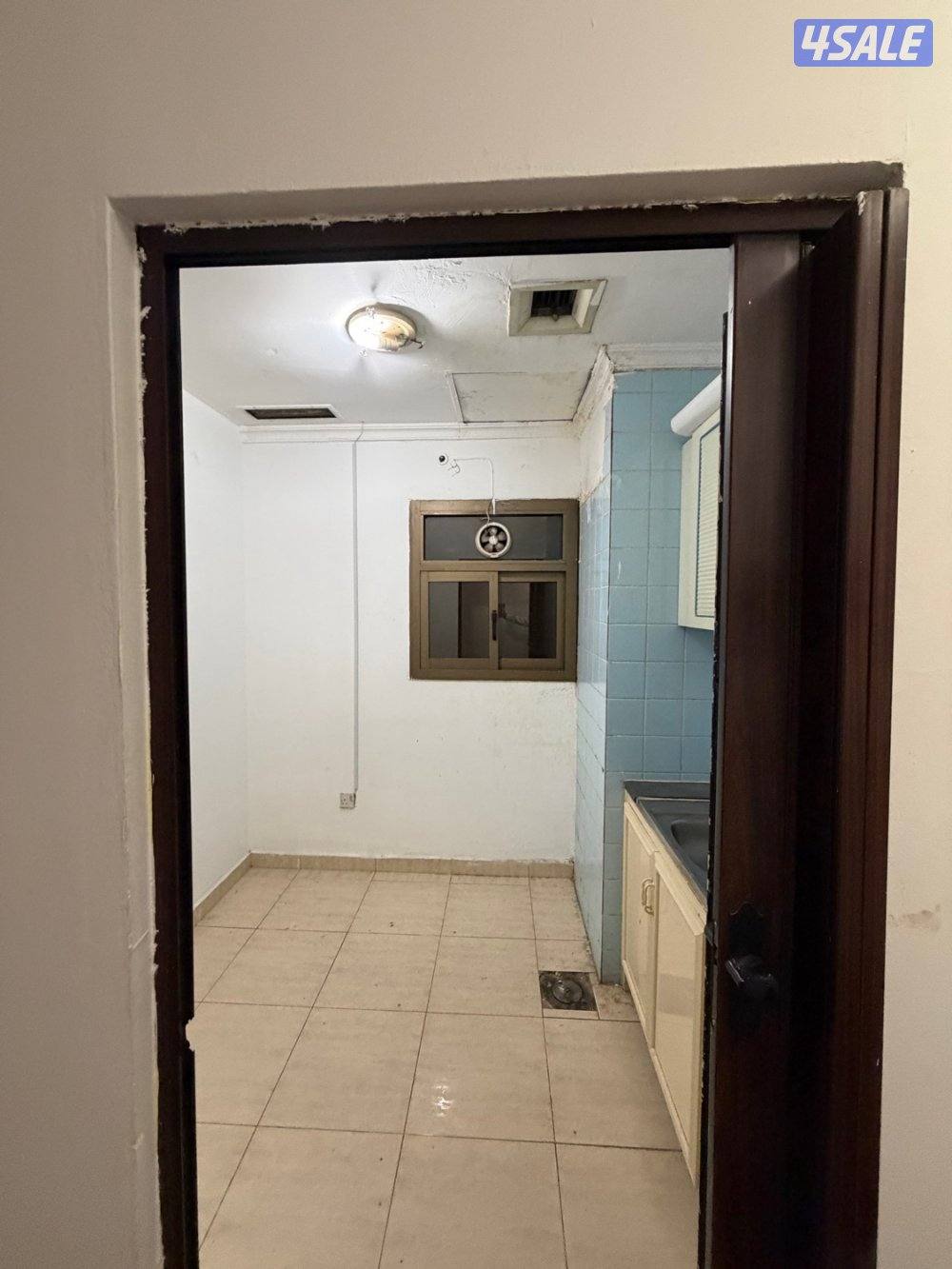 مكتب في مجمع المناور الفروانيه يصلح لجميع الانشطه5