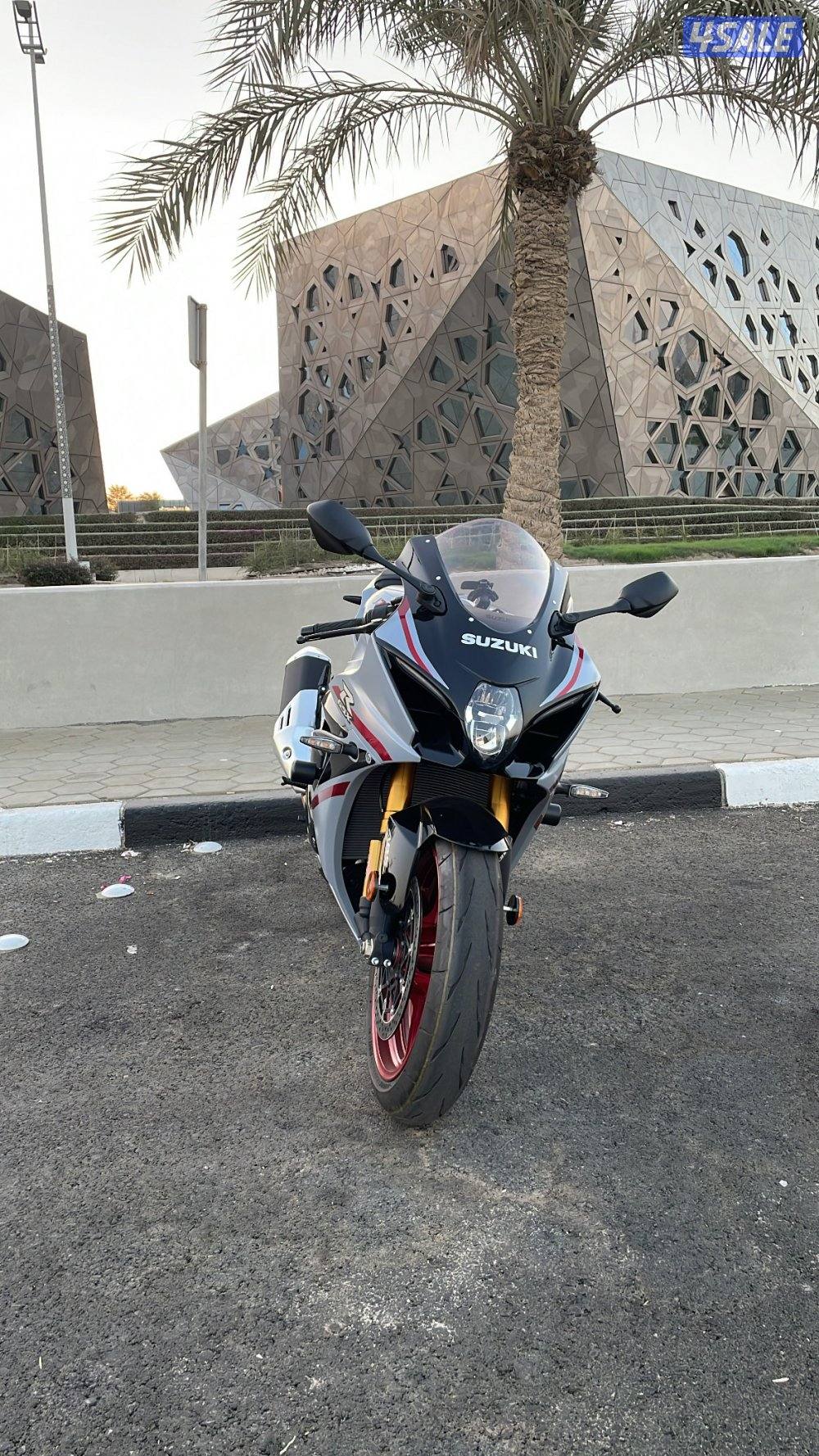 سيزوكي جي اس اكس ار ١٠٠٠ ار0