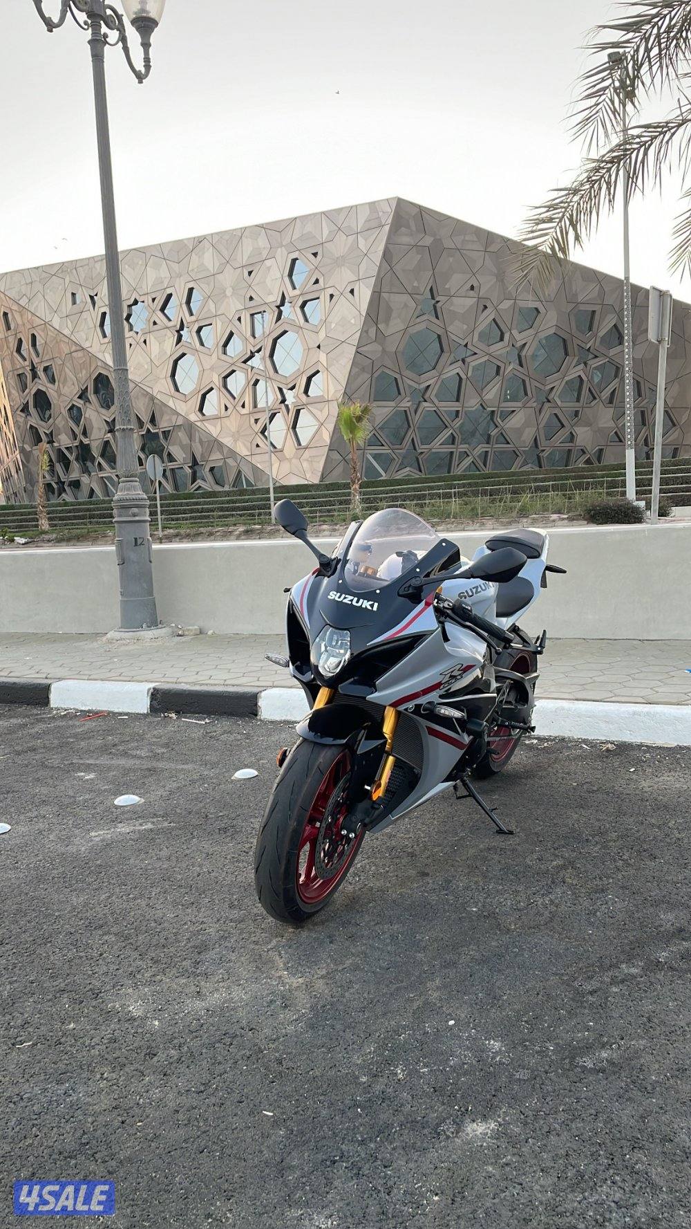 سيزوكي جي اس اكس ار ١٠٠٠ ار1