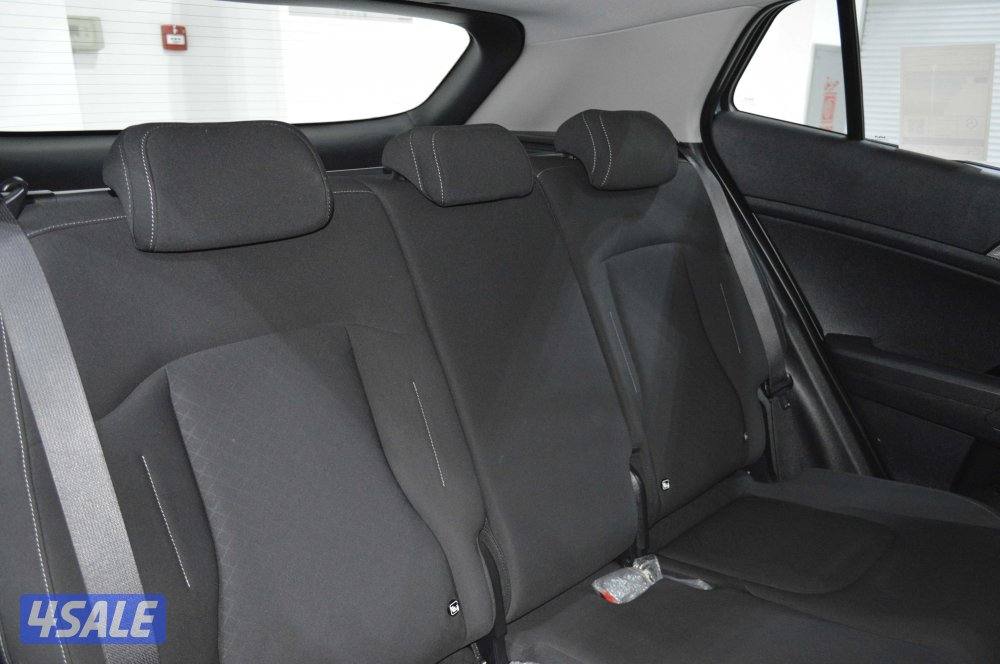 Kia Sportage 2023 – 2.0L 4-Cylinder (Excellent Condition)12