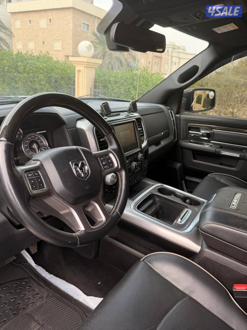 للبيع دوج رام ليمتد 20176