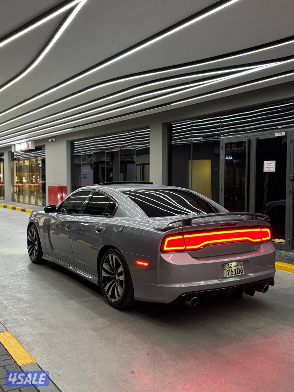 للبيع شارجر srt8 اصلي3