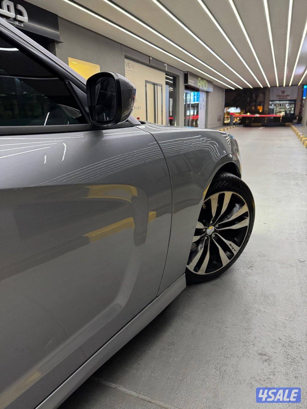 للبيع شارجر srt8 اصلي2