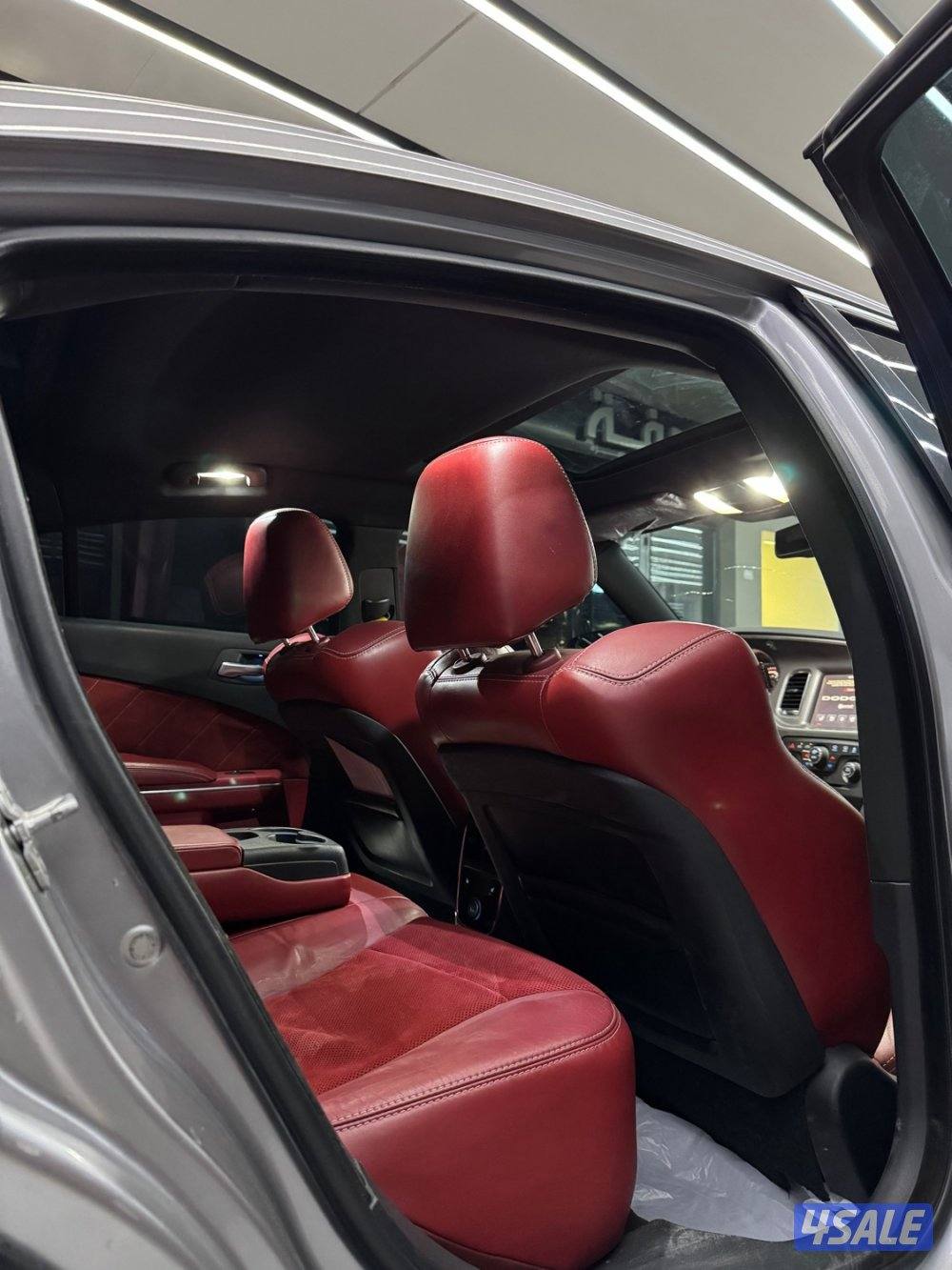 للبيع شارجر srt8 اصلي5