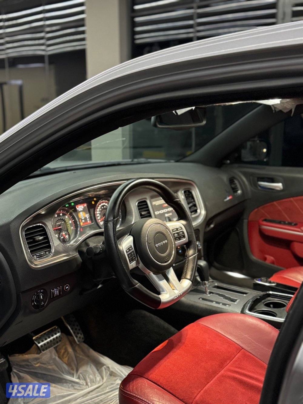 للبيع شارجر srt8 اصلي7