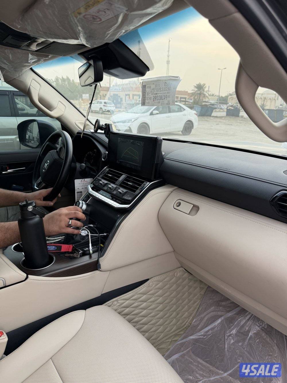 للبيع لاند كروزر موديل 2023 اللون رمادي ماشي 742