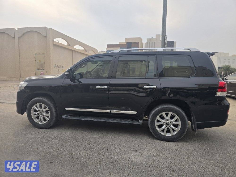 للبيع لاند كروزر ٢٠١٨ قابل للتفاوض3