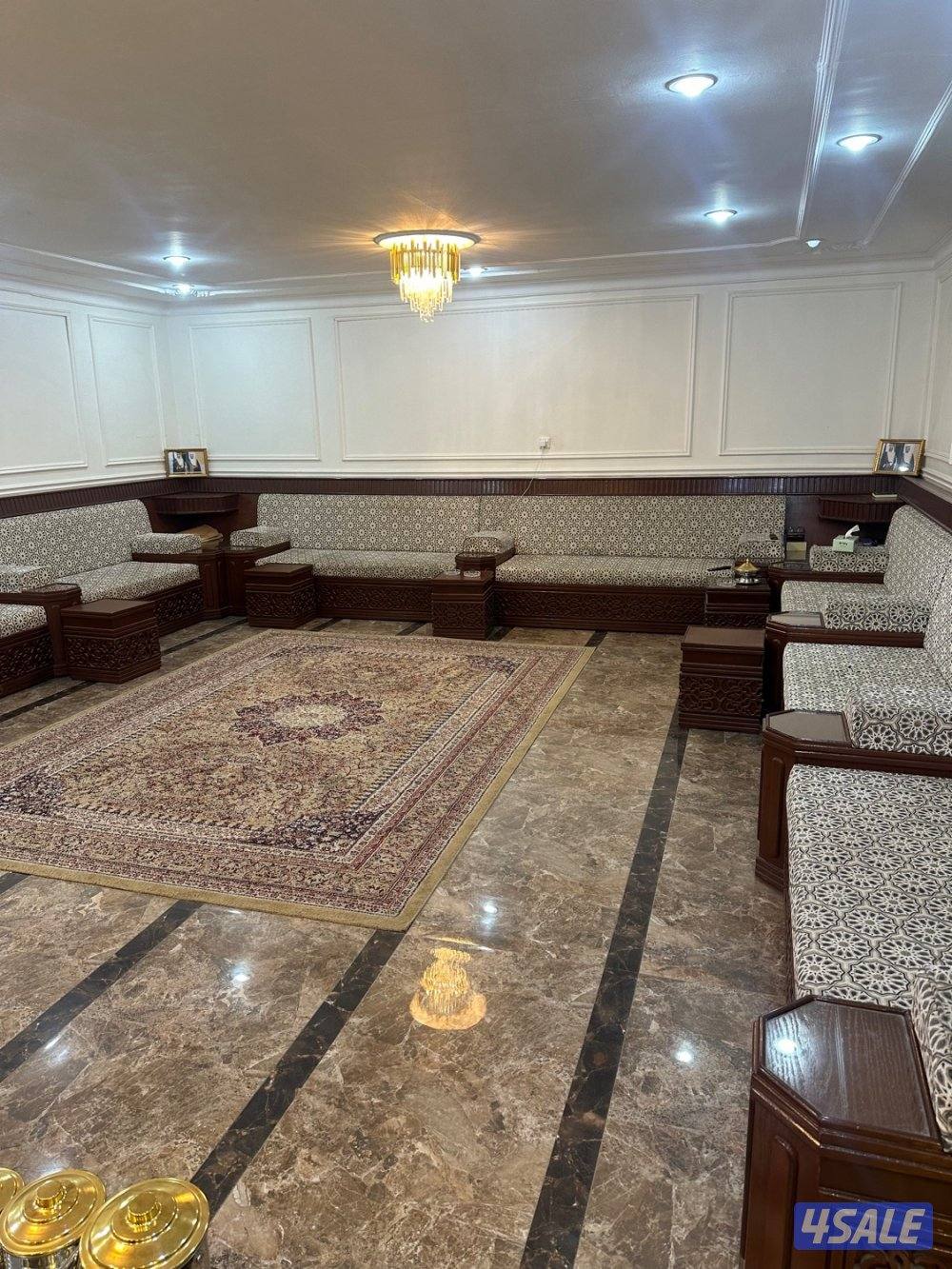 للبيع في الدوحة ق1 دورين نظيف جدا 100‎%‎ شارع وساحة جانبية4