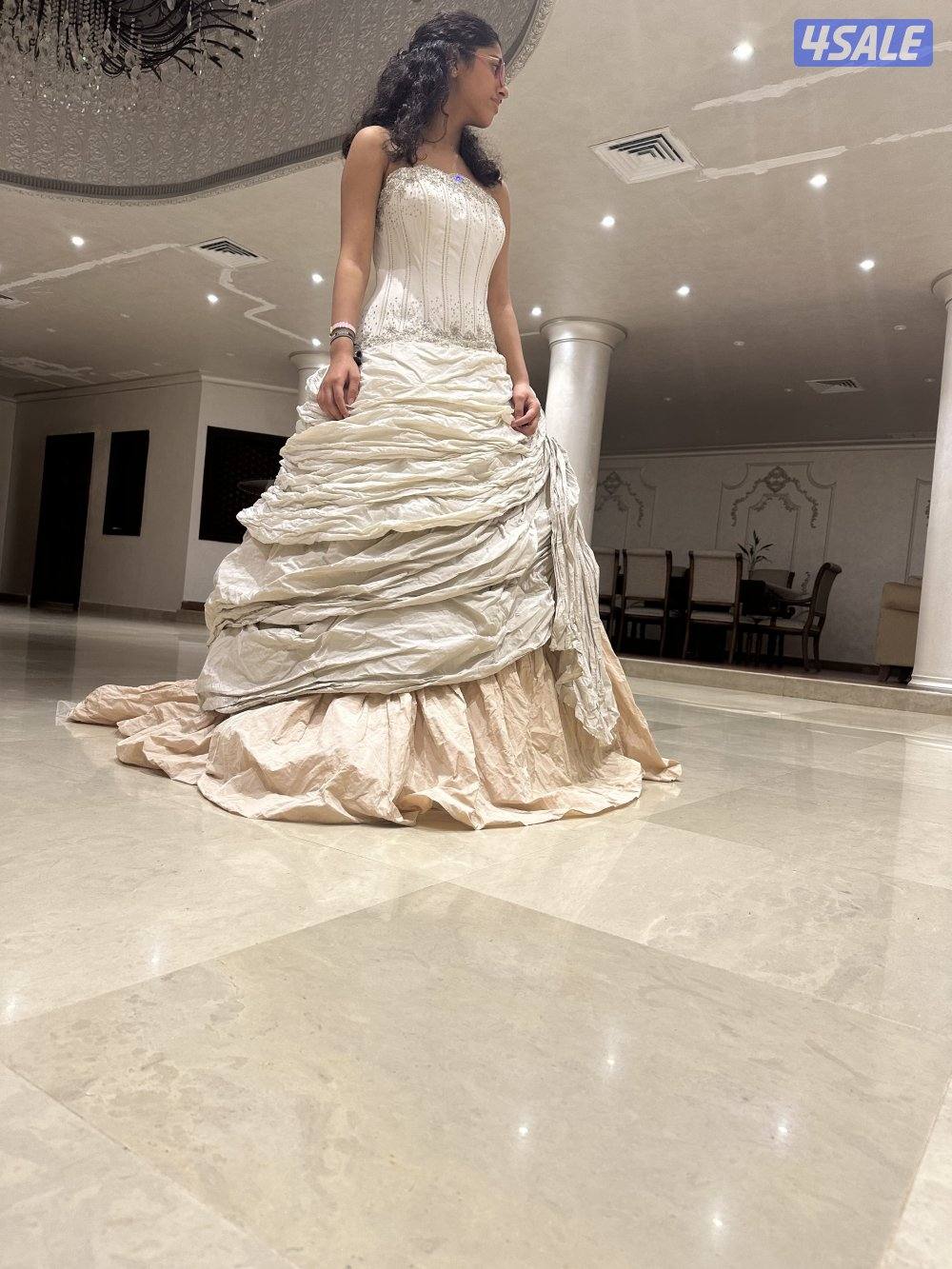 Engagement classic beautiful dress3