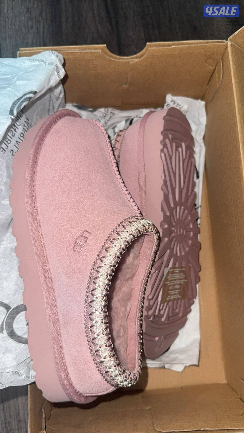 pink uggs غير مستخدم ولا مرا مقاس ٣٦1