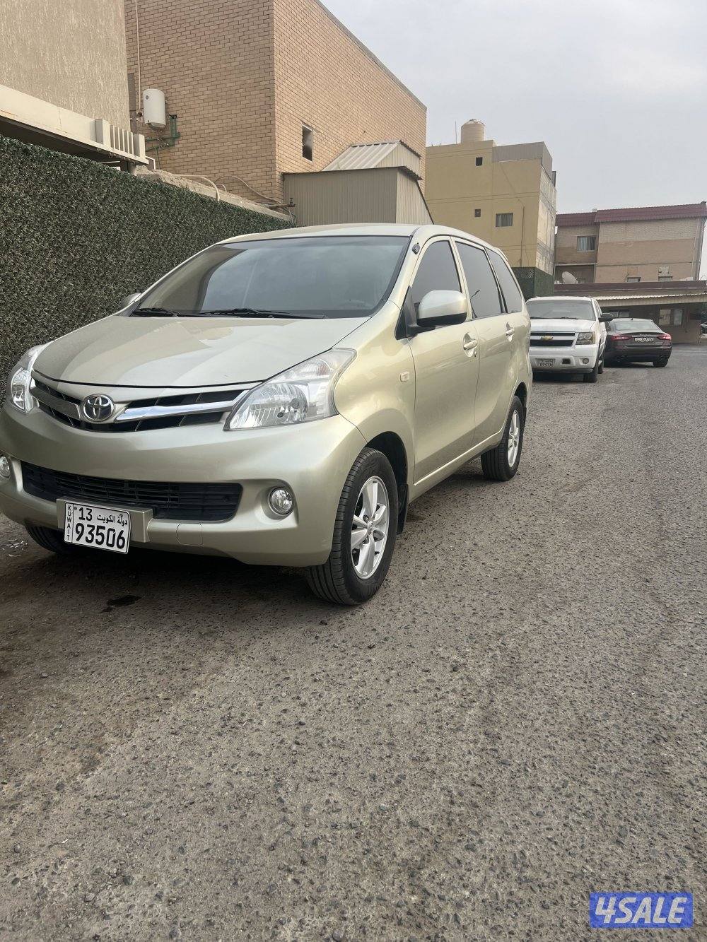 للبيع افانزا موديل 2015 من نوادر ممشي 75 فقط3