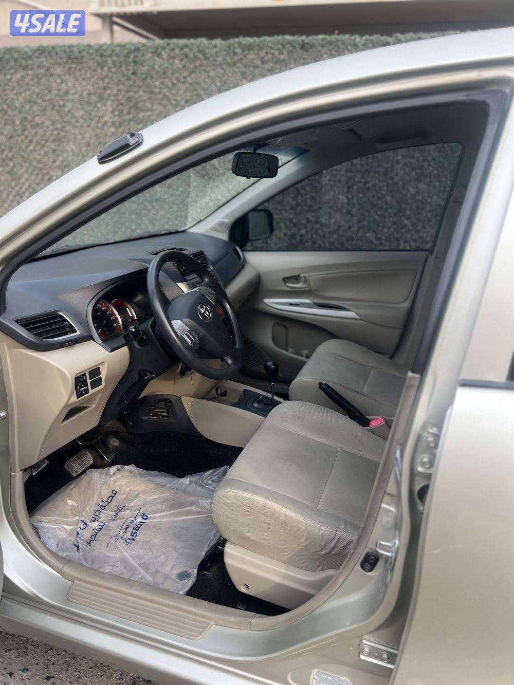 للبيع افانزا موديل 2015 من نوادر ممشي 75 فقط5