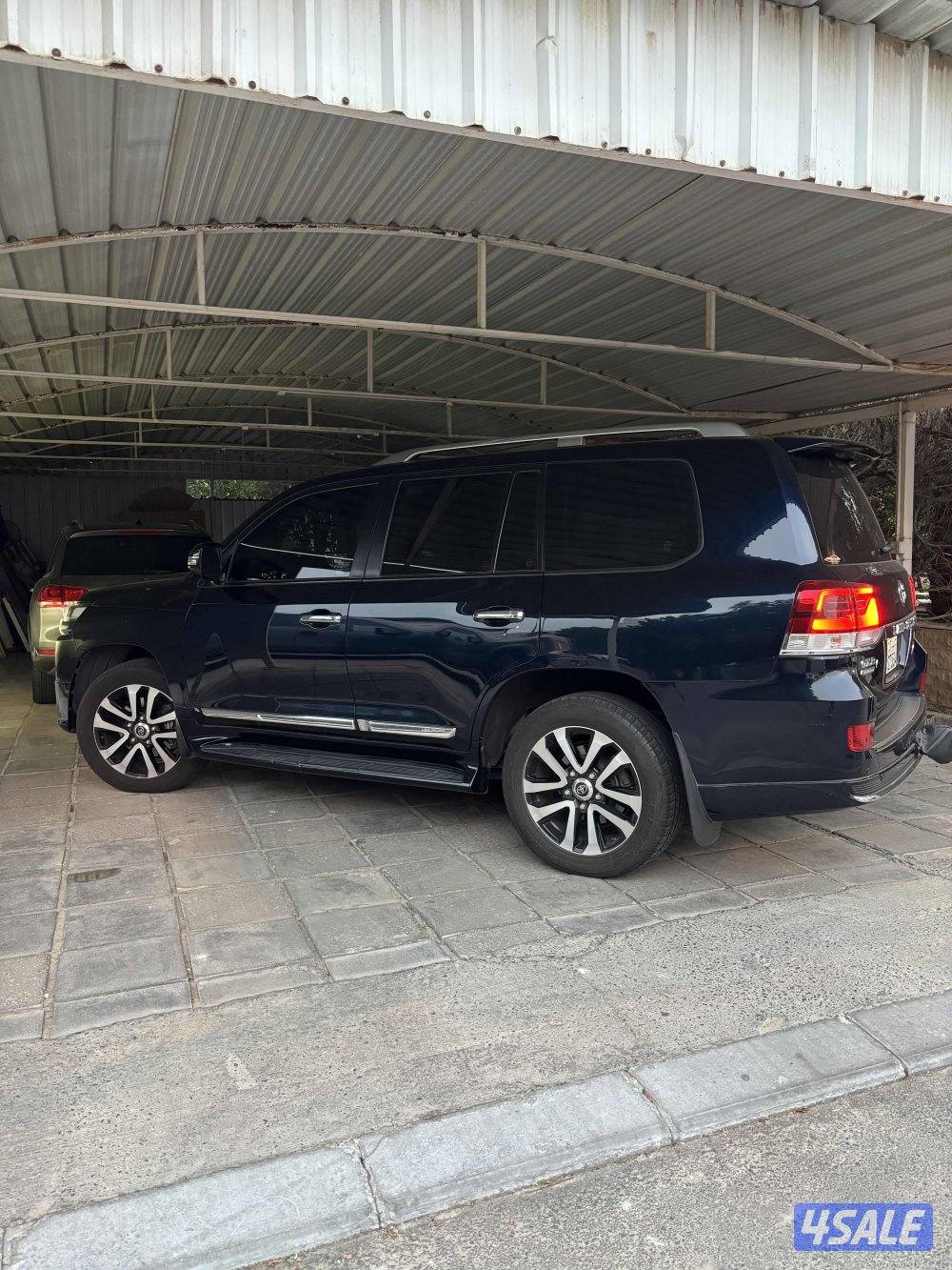 للبيع لاندكروزر قراند تورنق صبغ وكاله لونه كحلي0