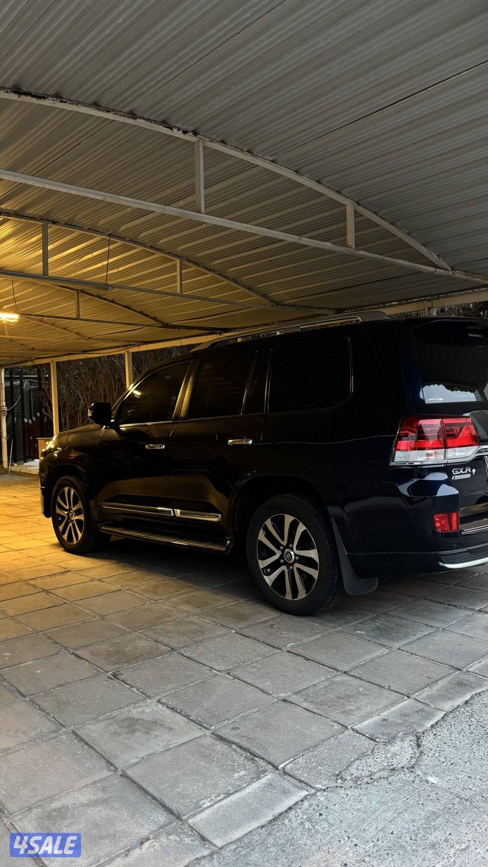 للبيع لاندكروزر قراند تورنق صبغ وكاله لونه كحلي3