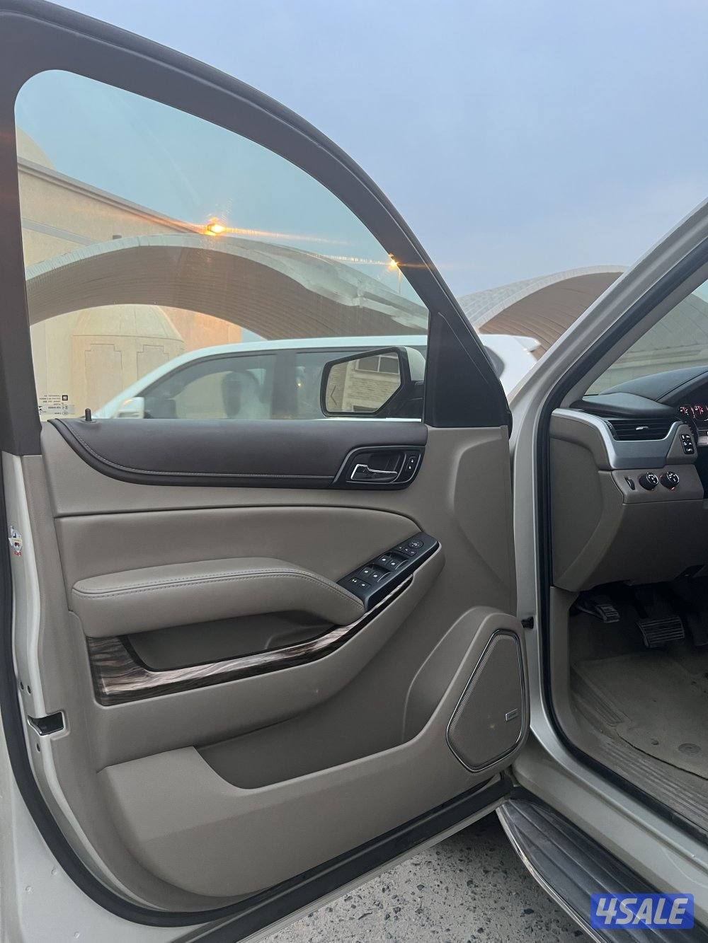 للبيع يوكن 2016 SLE اللون ذهبي5