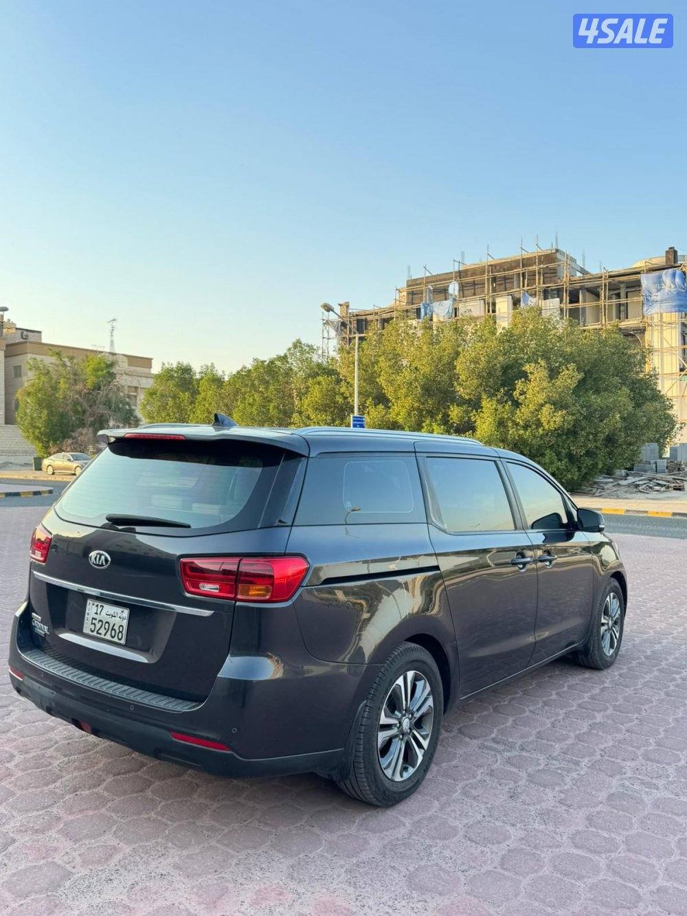 للبيع كيا كرنفال موديل 20202