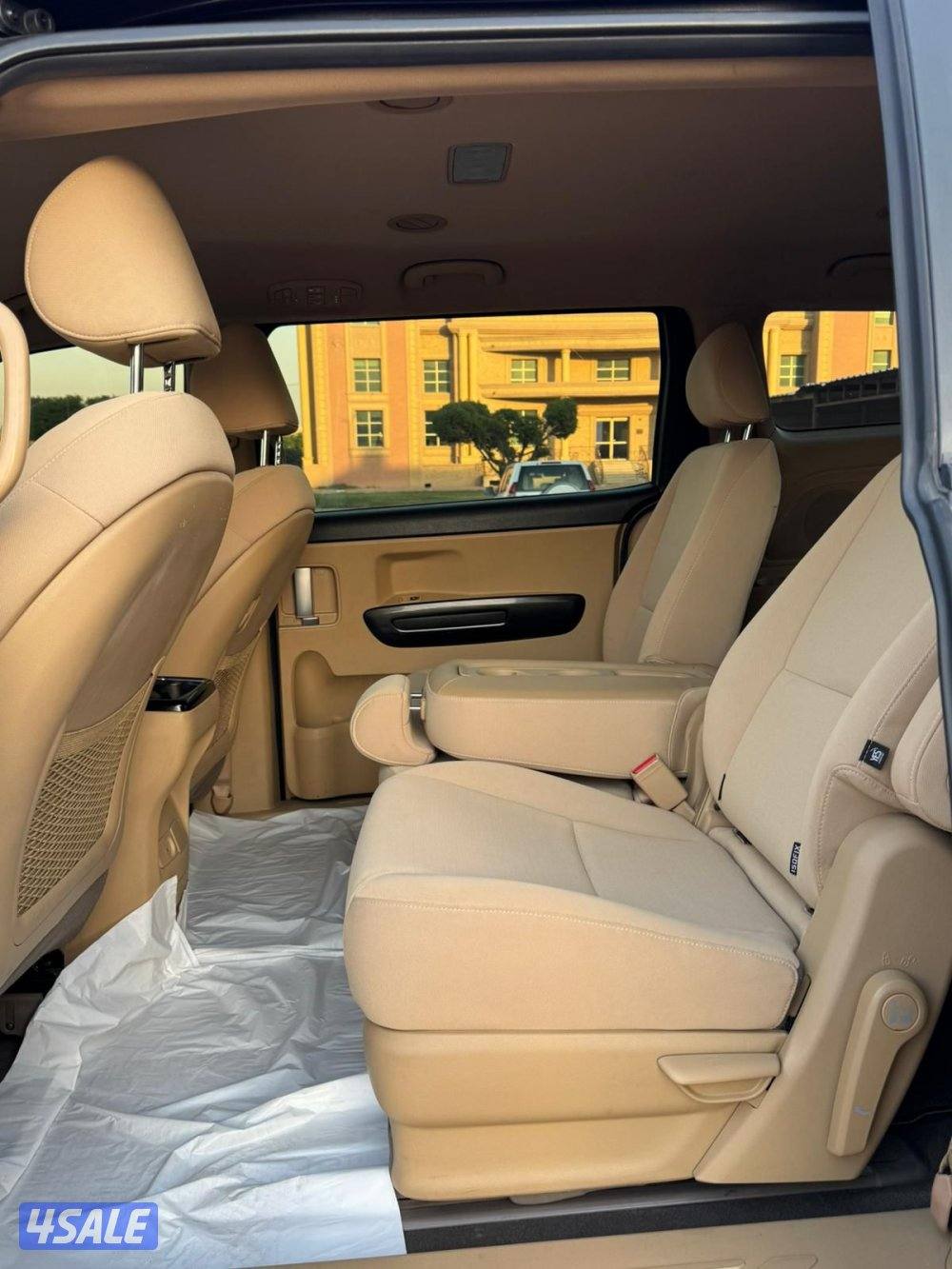 للبيع كيا كرنفال موديل 202010