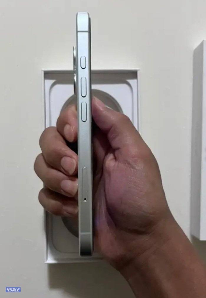 آيفون ١٦ عادي1