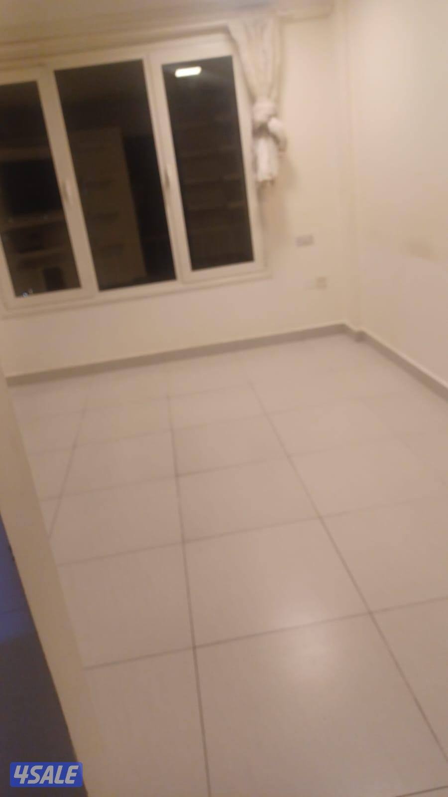 شقه تتكون من ثلاث غرف واحده منهم ماستر وحمامين ومطبخ2