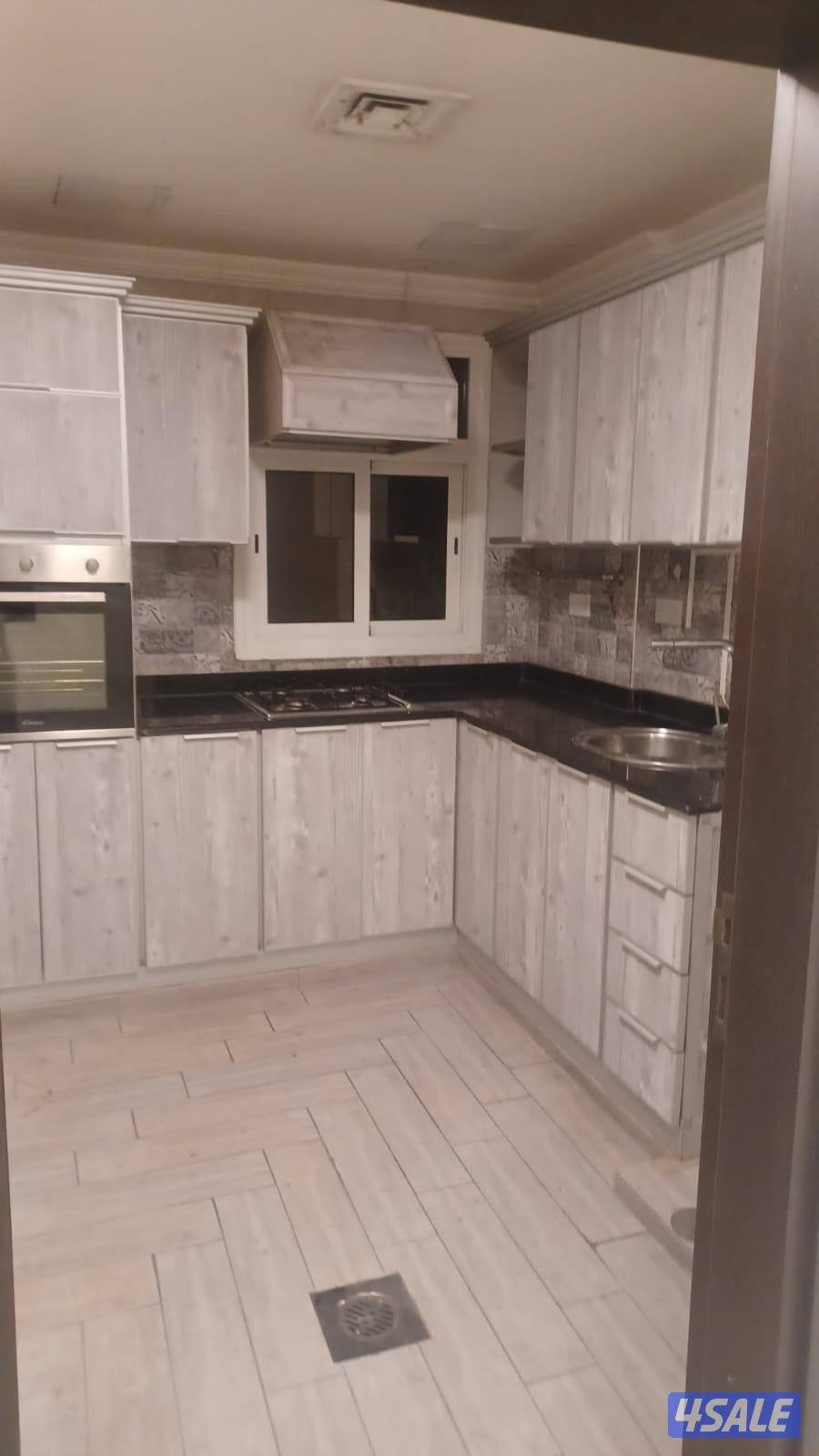 شقه تتكون من ثلاث غرف واحده منهم ماستر وحمامين ومطبخ3