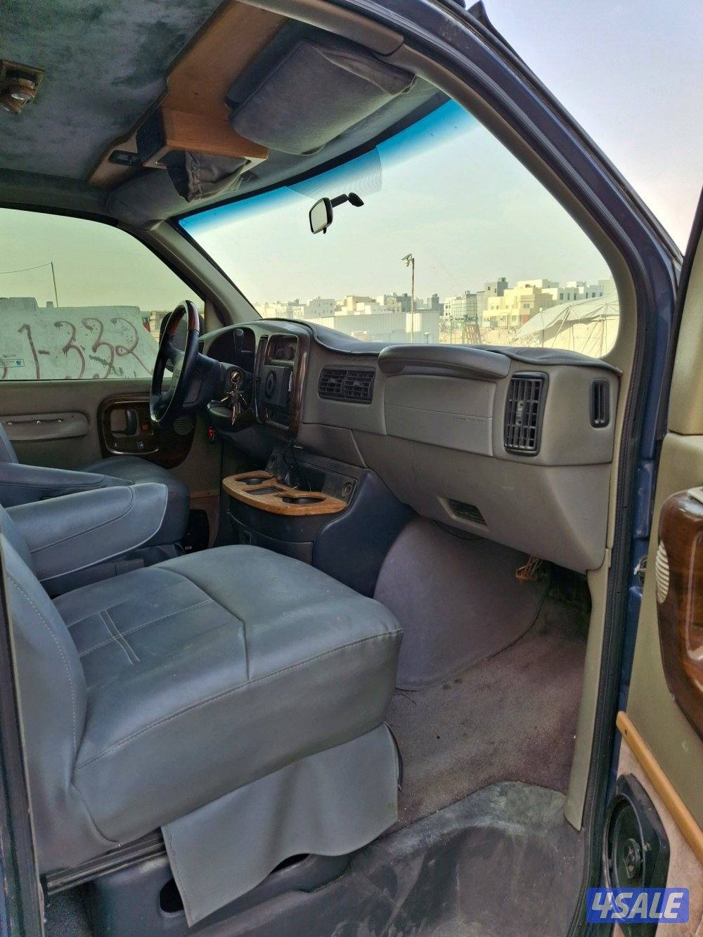 للبيع فان موديل 977