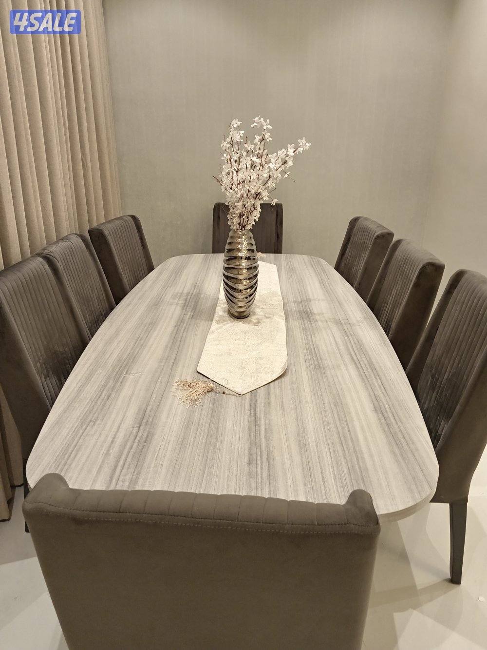 طاوله شبه جديده رخاميه ٨ كراسي1