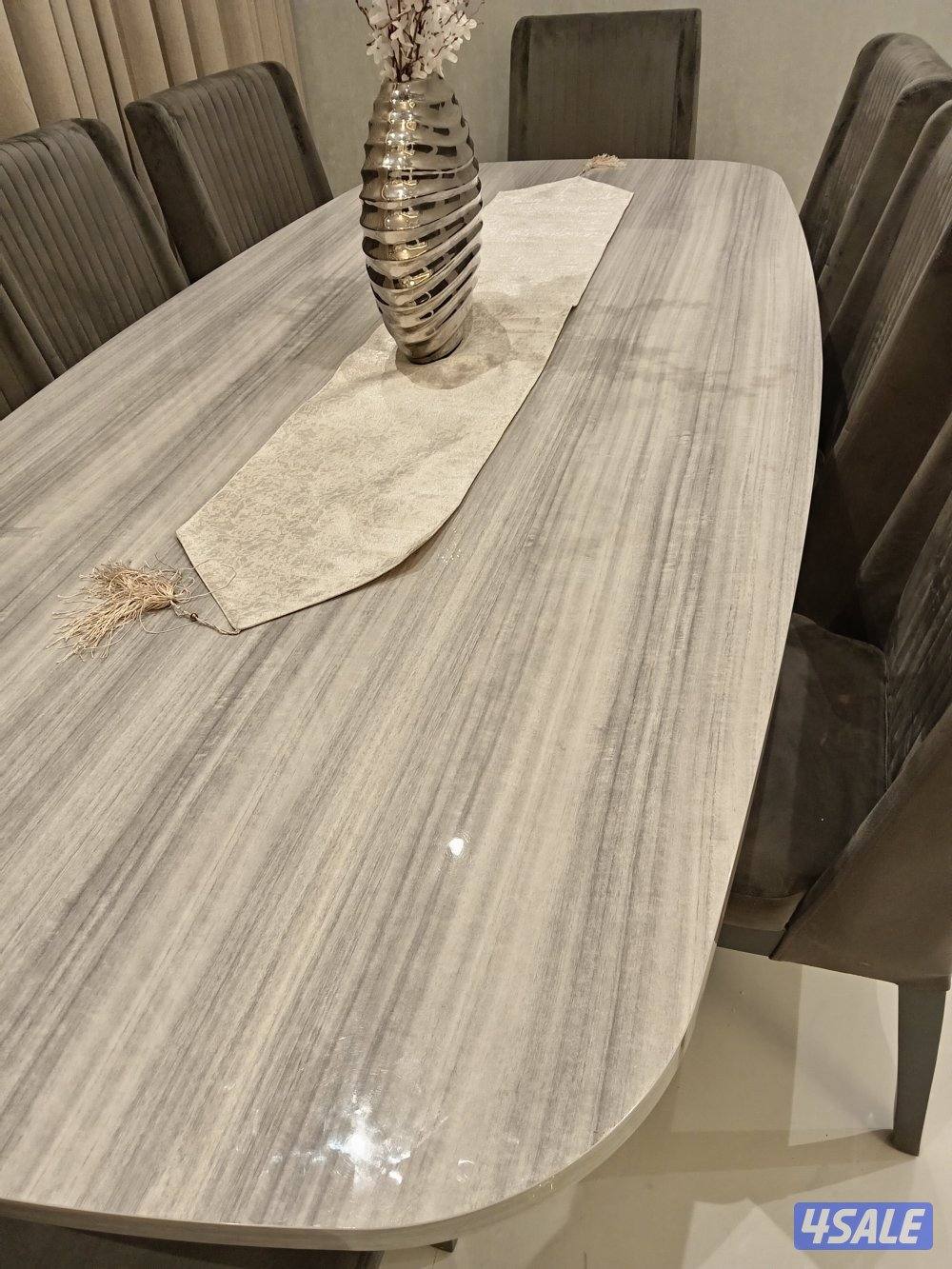 طاوله شبه جديده رخاميه ٨ كراسي2