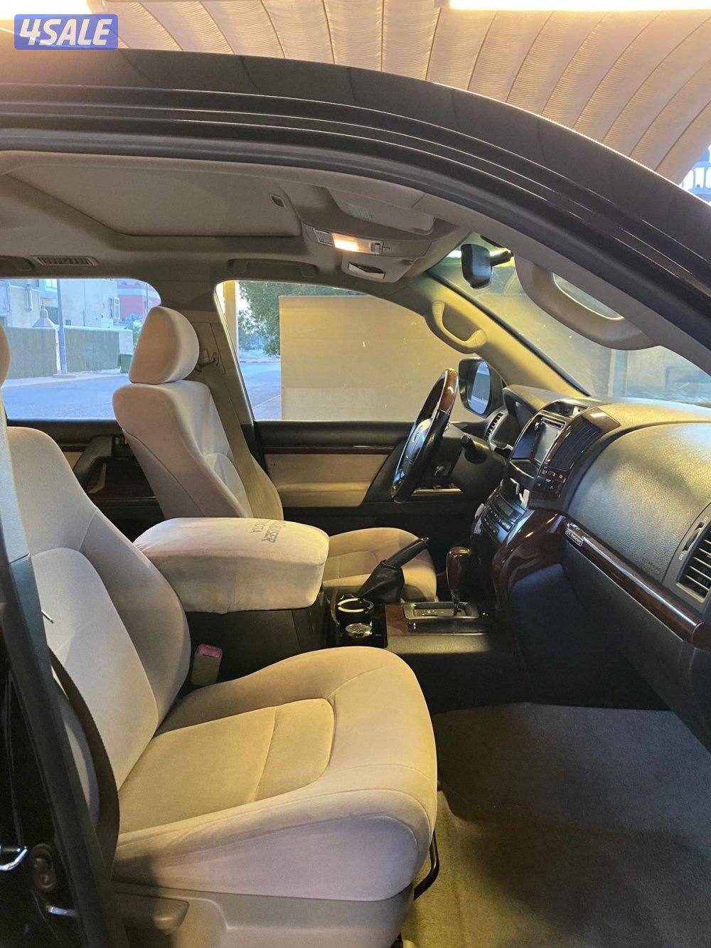 لاندكروزر 20111