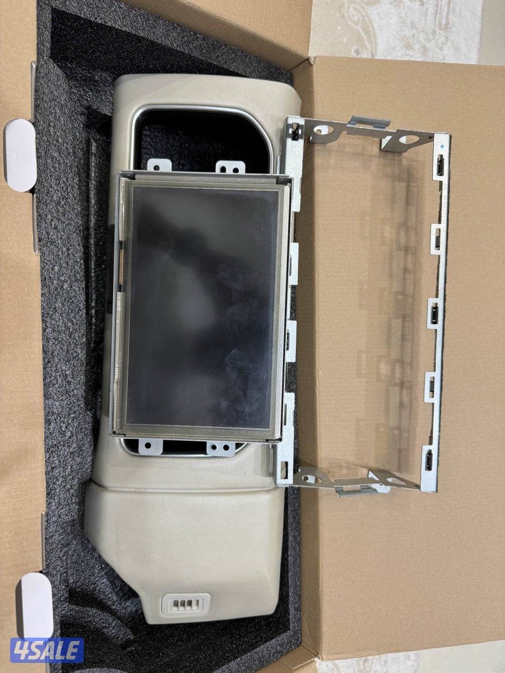 شاشة رنج روفر فوج الاصليه بالكرتون3