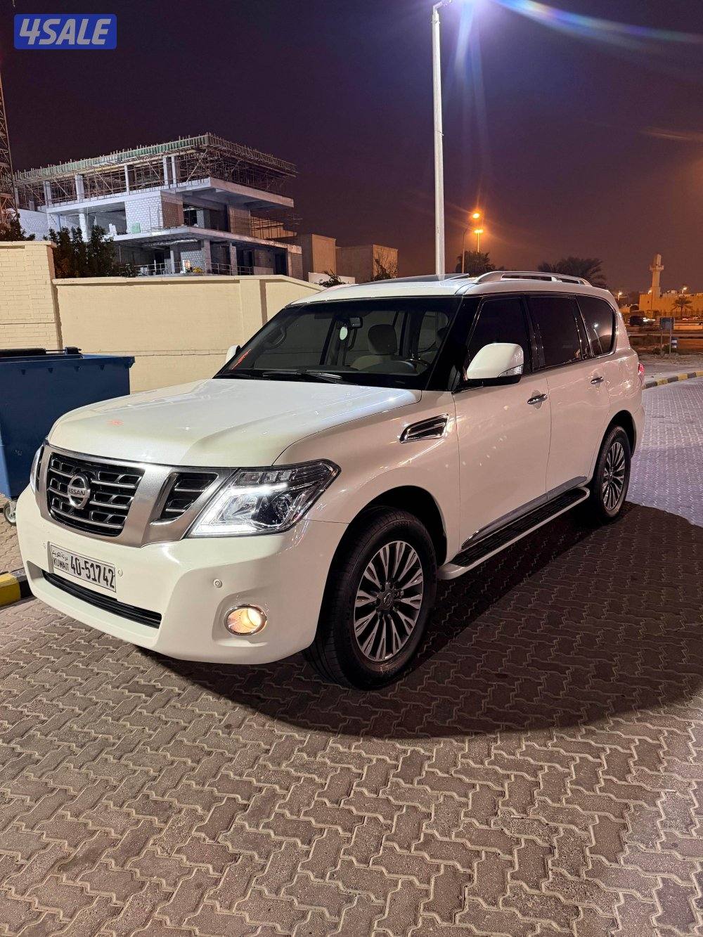 للبيع نيسان باترول 6 سلندر ابيض صدفي موديل 20171