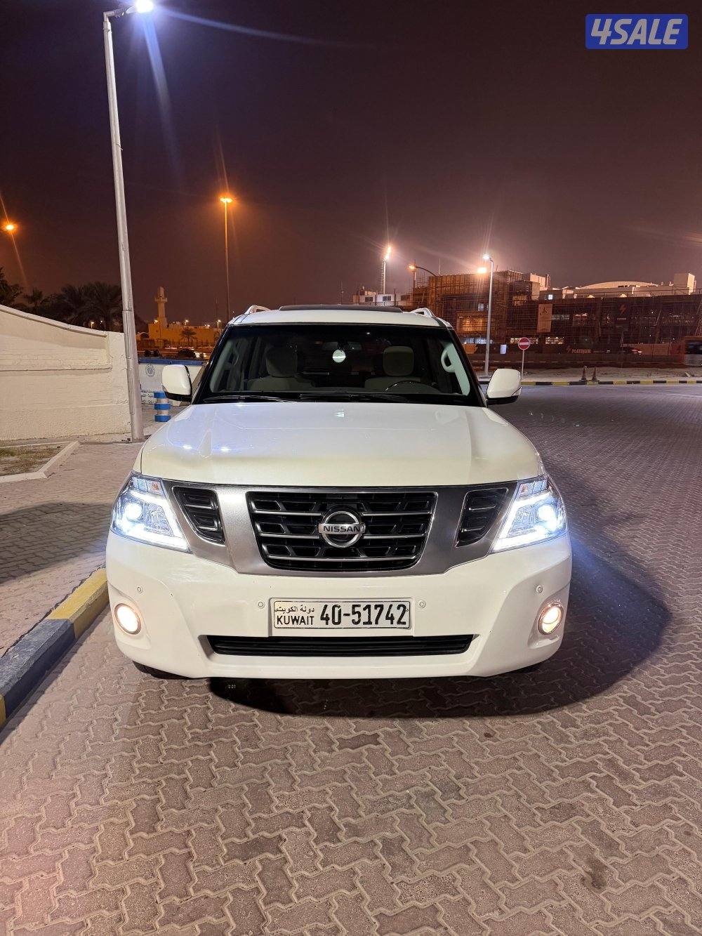 للبيع نيسان باترول 6 سلندر ابيض صدفي موديل 20176