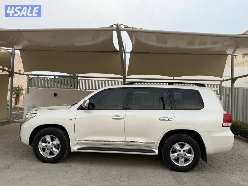 للبيع تويوتا لاند كروزر VXR وكاله الكويت1