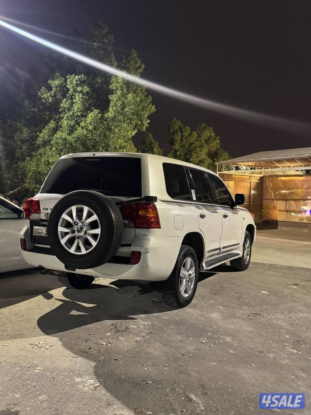 للبيع لاند gx قطري ٢٠١٠ قير عادي اساس3