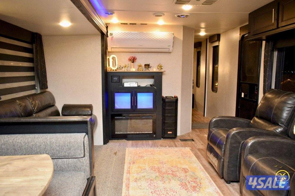 للبيع كرفان امريكي٣٢ قدم تحويل مرور ٢٠٢٢ طاقه شمسيه مكيفين هوندا3