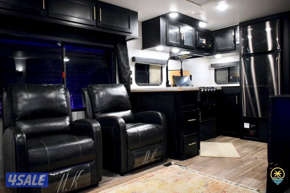 للبيع كرفان امريكي٣٢ قدم تحويل مرور ٢٠٢٢ طاقه شمسيه مكيفين هوندا7