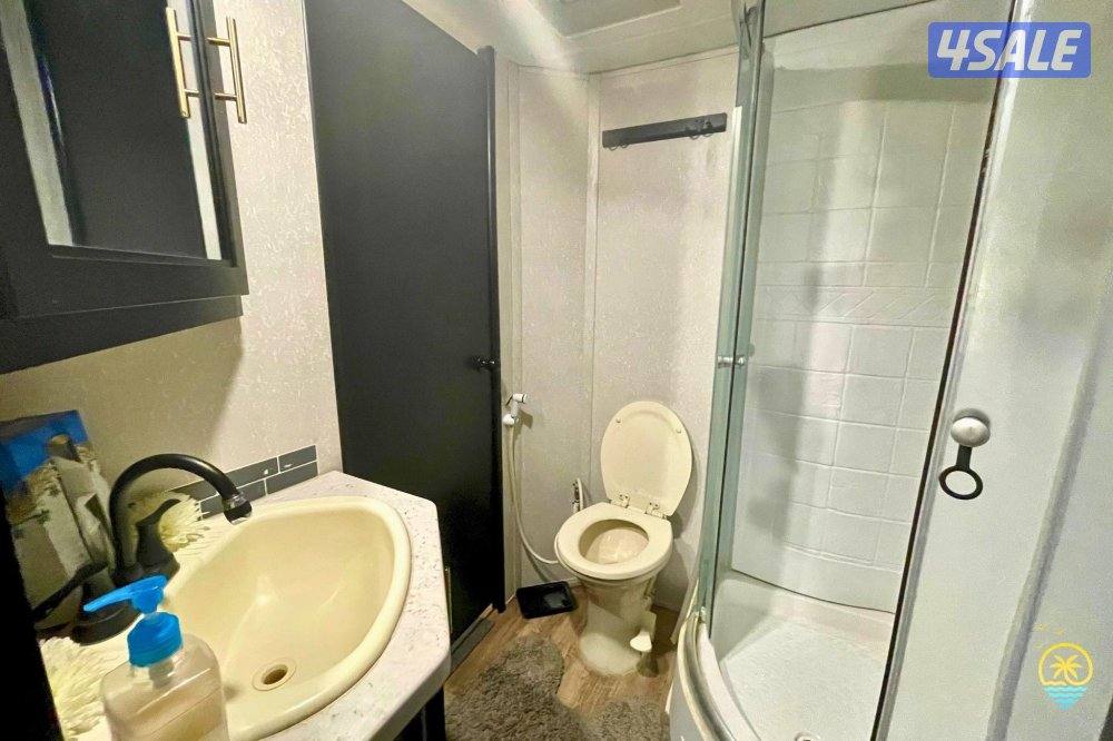 للبيع كرفان امريكي٣٢ قدم تحويل مرور ٢٠٢٢ طاقه شمسيه مكيفين هوندا8