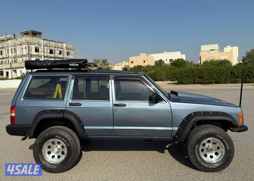 بحالة ممتازة جيب شروكي 1997 قير اتوماتيك دبل قير مجهز رحلات مسجل بدفتر7