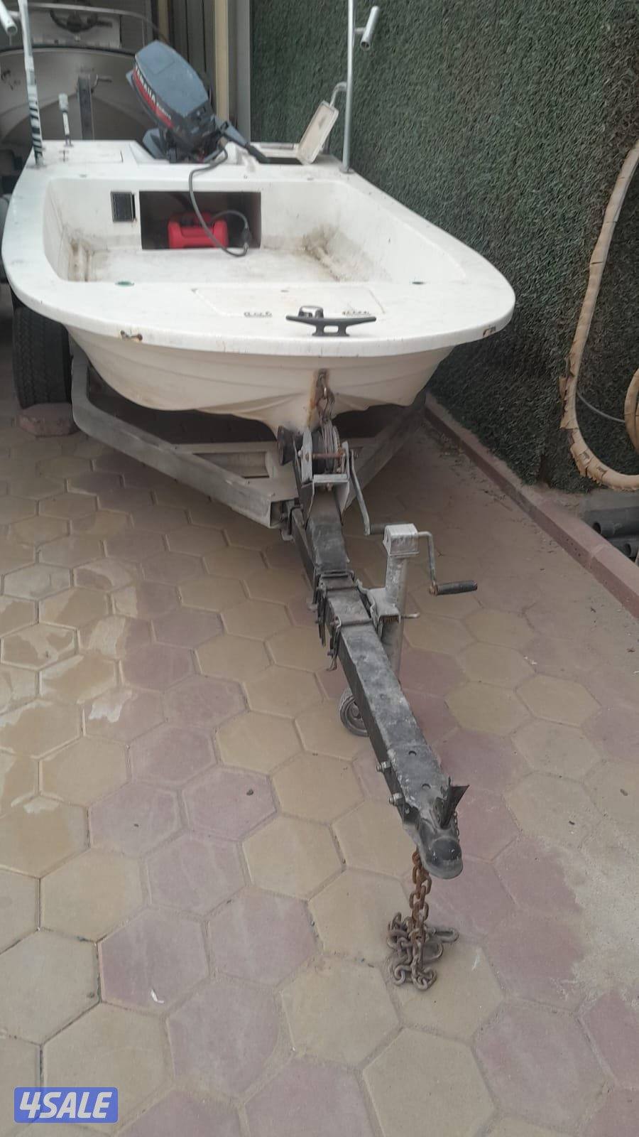 للبيع مشوه 11.5 قدم مالت الجريوي عليها ماكينه 15 حصان ياماها ستاندر1